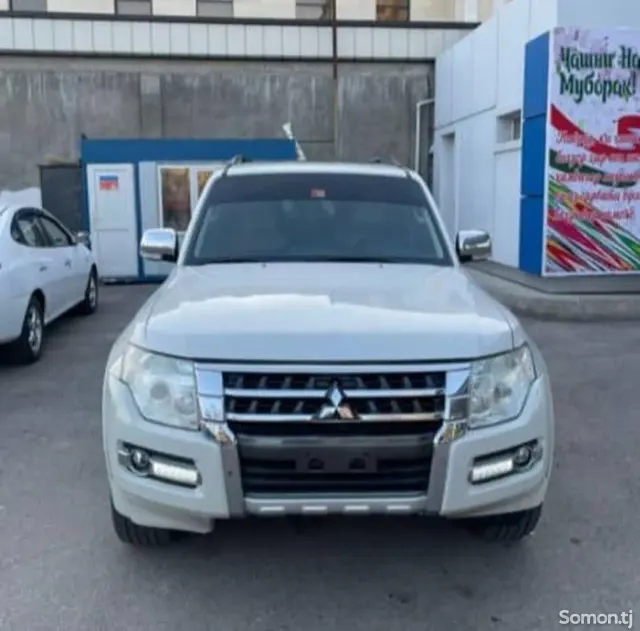 Mitsubishi Pajero 2016 · 3.2 AT