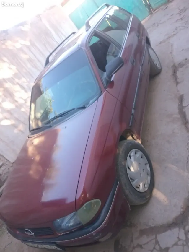 Opel Astra F 1997 · 1.6 MT