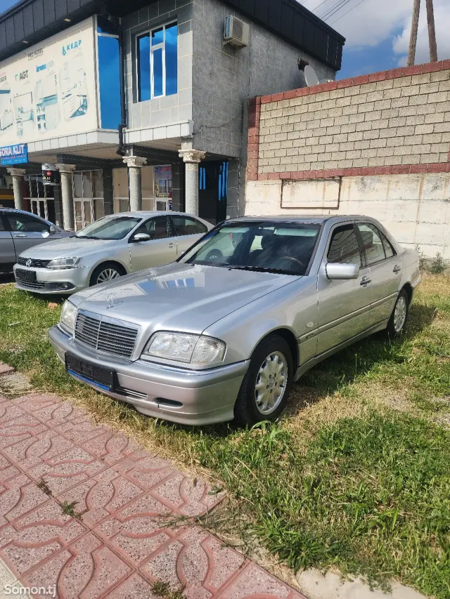Mercedes-Benz C class 1999 · 2.4 AT