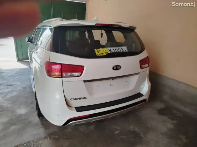 Kia Carnival 2015 · 2.2 AT