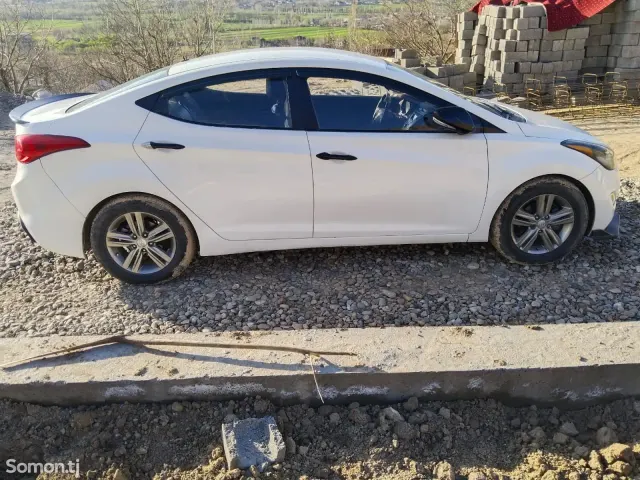 Hyundai Avante 2013 · 1.6 AT