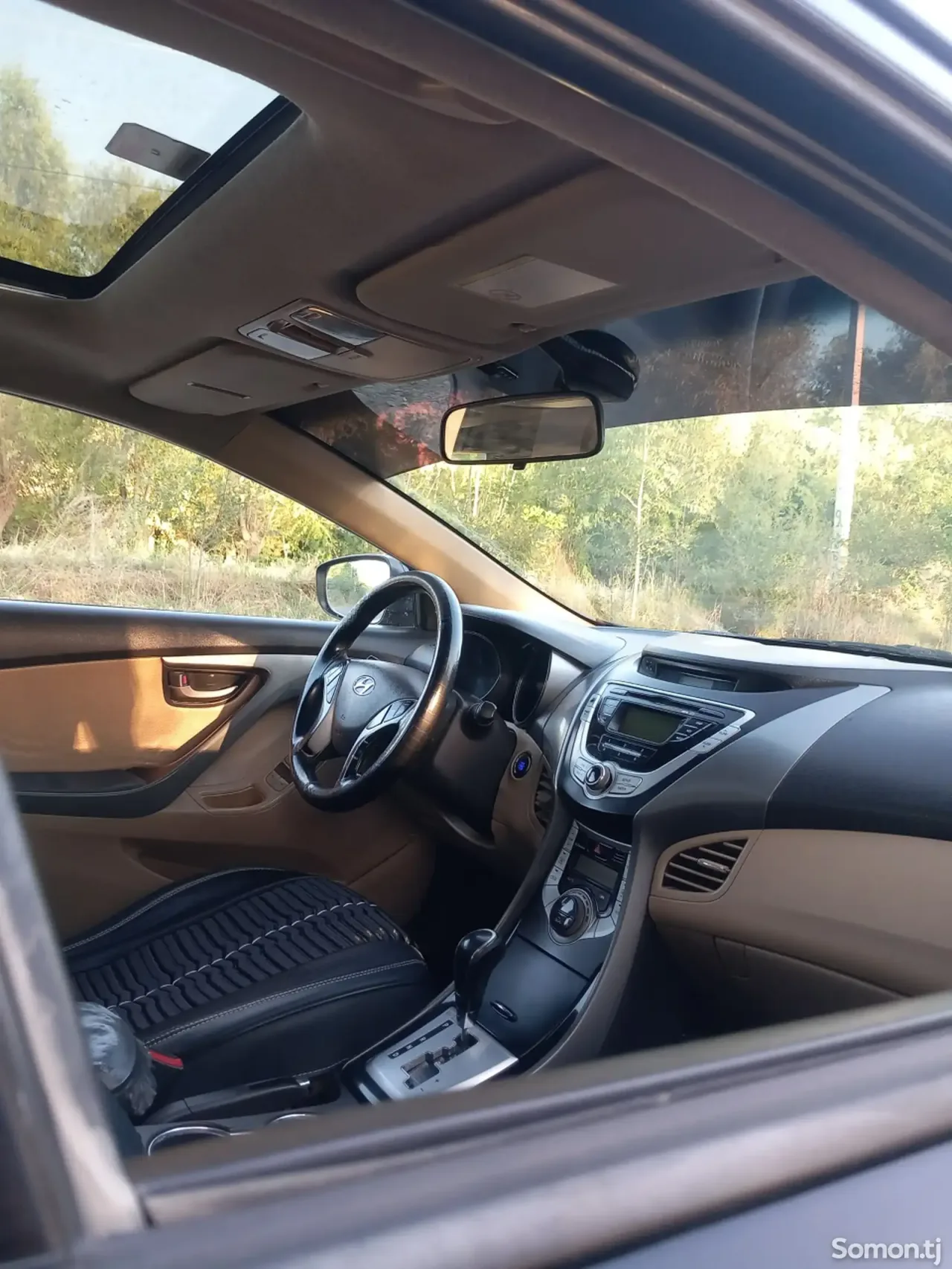 Hyundai Elantra 2013 · 1.8 AT