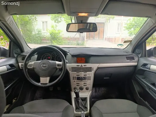 Opel Astra H 2008 · 1.6 MT