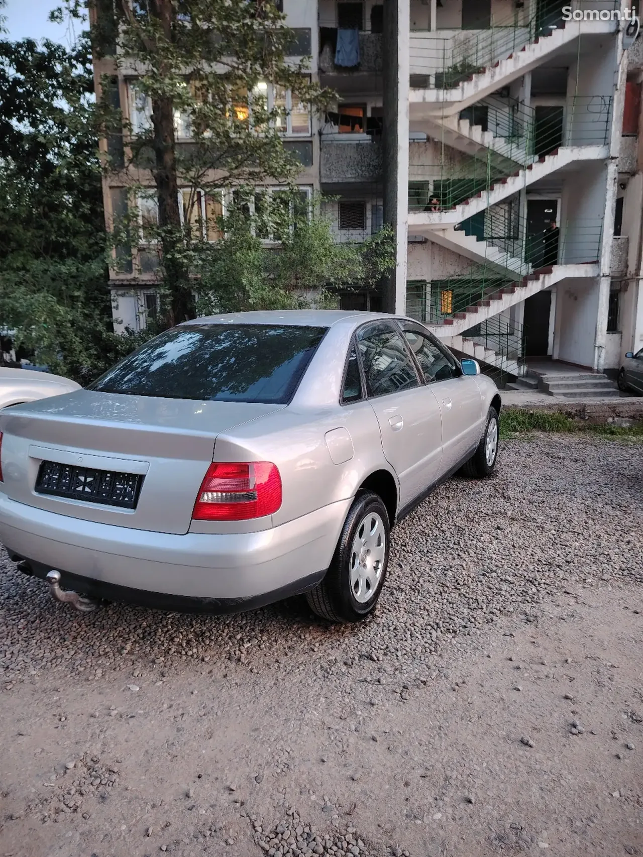 Audi A4 1999 · 1.6 MT