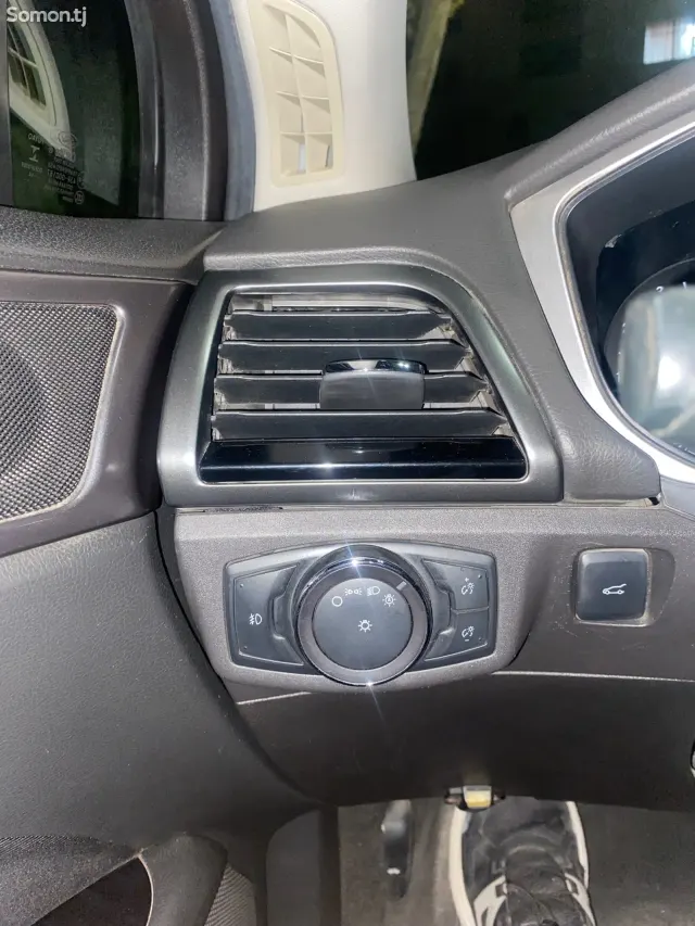 Ford Fusion 2015 · 2.0 AT