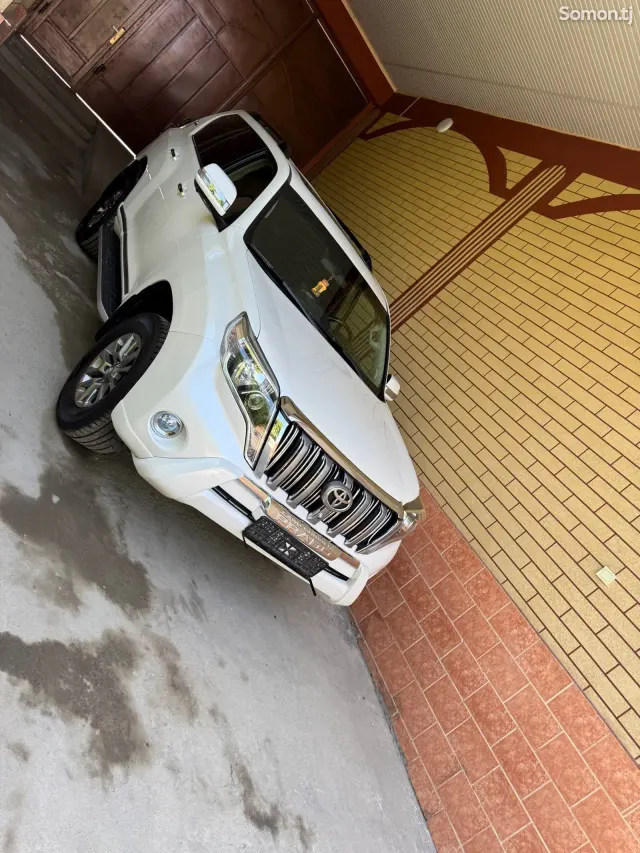 Toyota Land Cruiser Prado 2011 · 4.0 AT