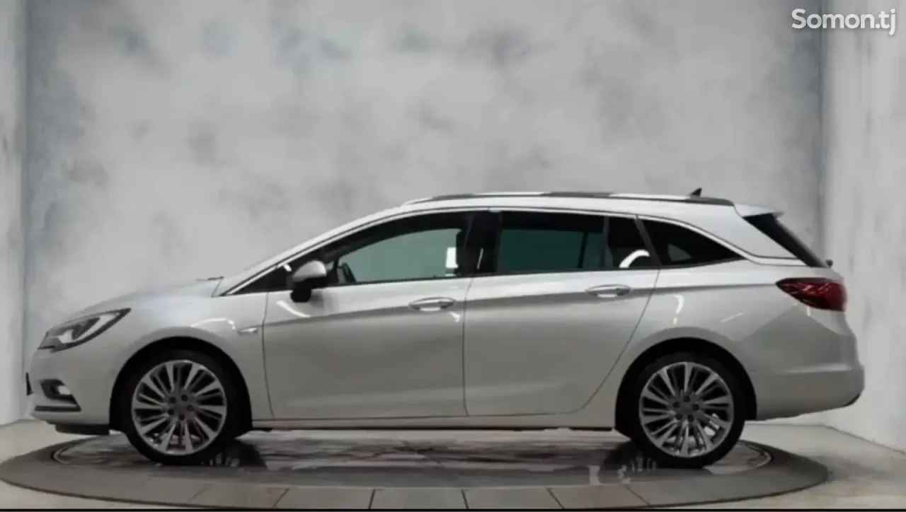 Opel Astra K 2017 · 1.4 AT