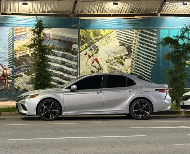 Toyota Camry 2018 · 3.5 AT