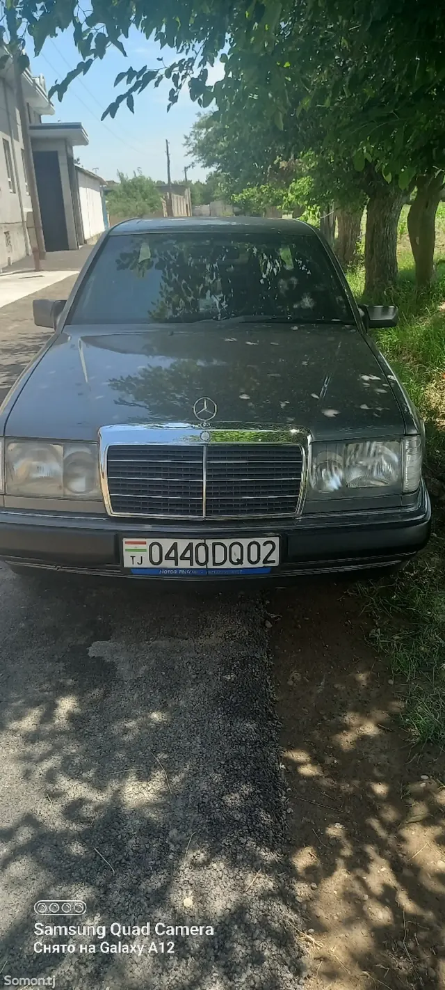 Mercedes-Benz E class 1990 · 2.5 MT