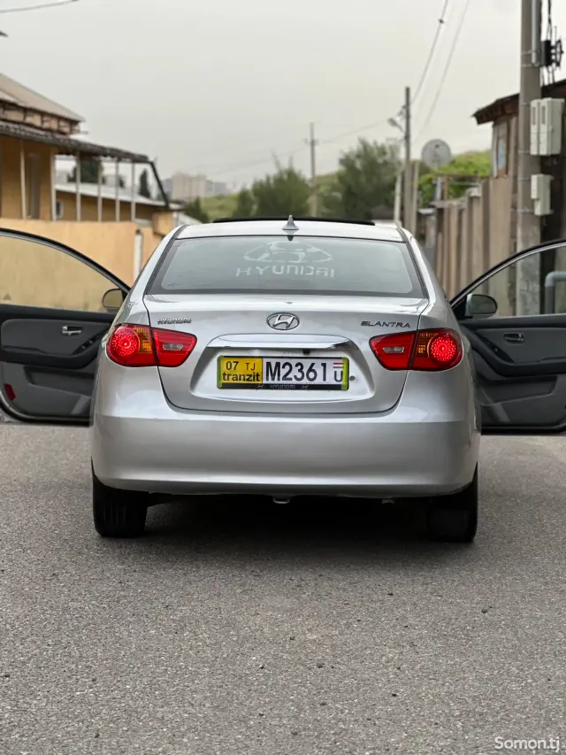 Hyundai Avante 2009 · 1.6 AT