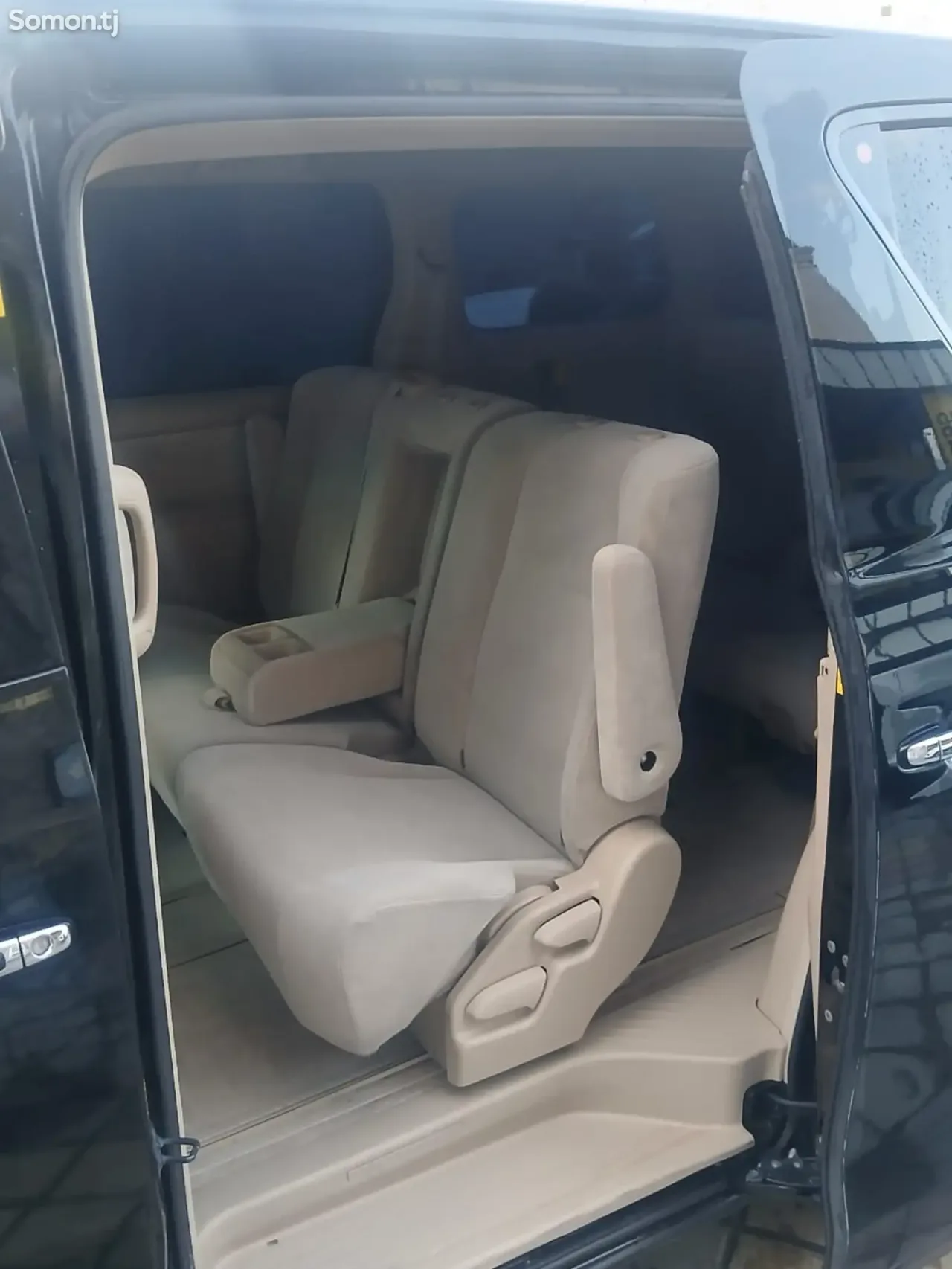 Toyota Vellfire 2014 · 2.4 AT