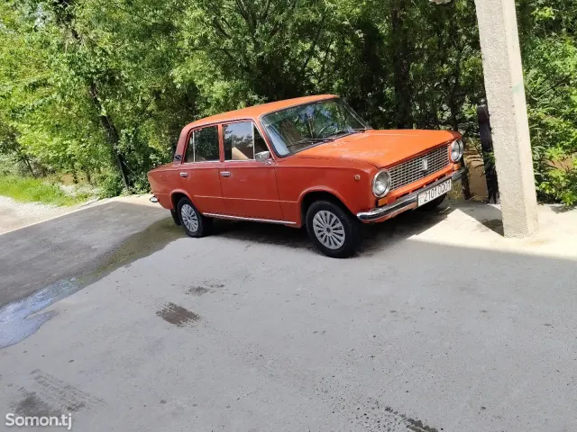 Lada (ВАЗ) 2101 1986 · 1.1 MT