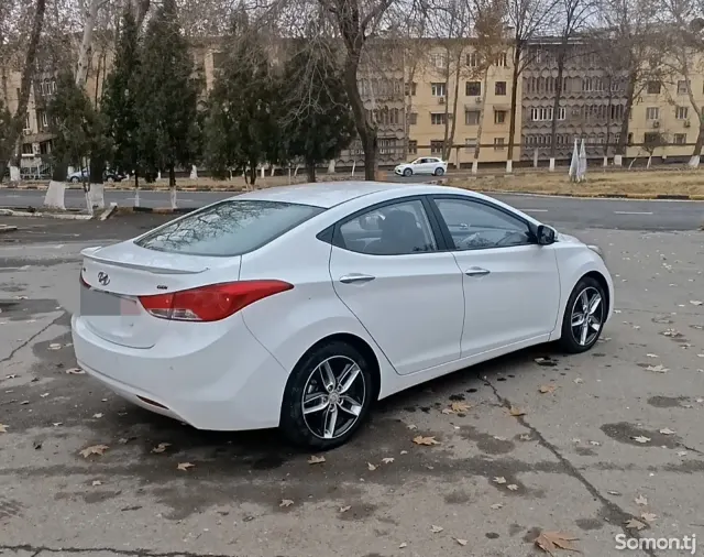 Hyundai Avante 2013 · 1.6 AT