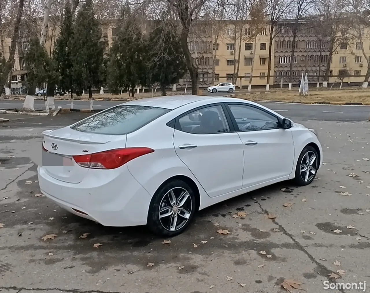 Hyundai Avante 2013 · 1.6 AT