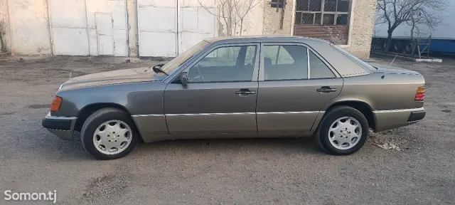 Mercedes-Benz W124 1992 · 2.5 MT