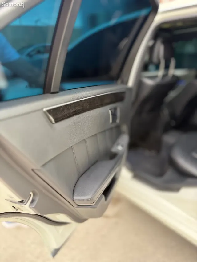 Mercedes-Benz E class 2010 · 3.5 AT