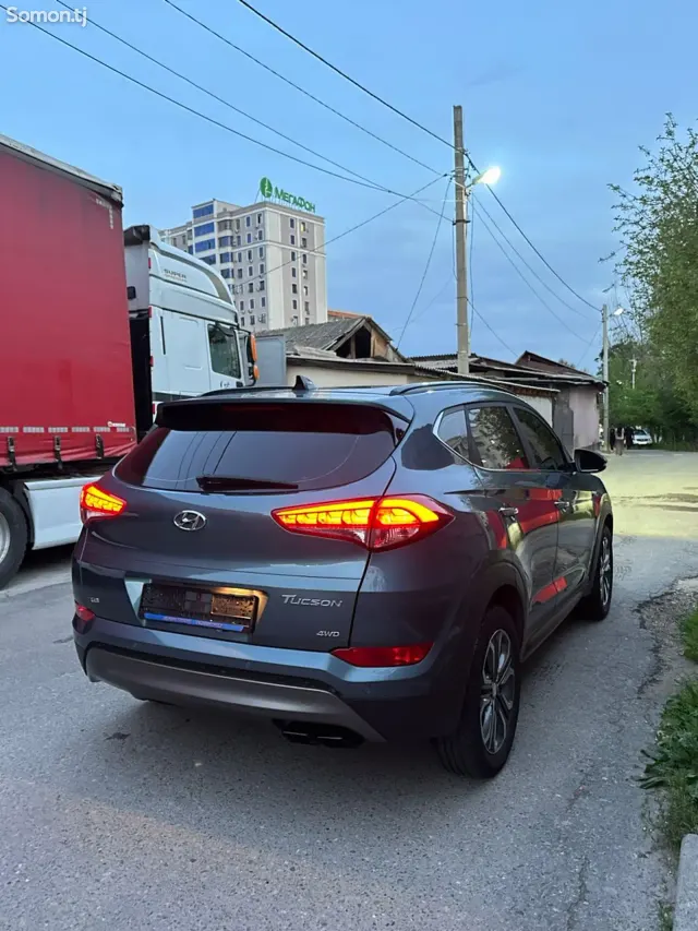 Hyundai Tucson 2016 · 1.6 AT