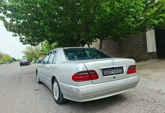 Mercedes-Benz E class 2000 · 2.4 AT