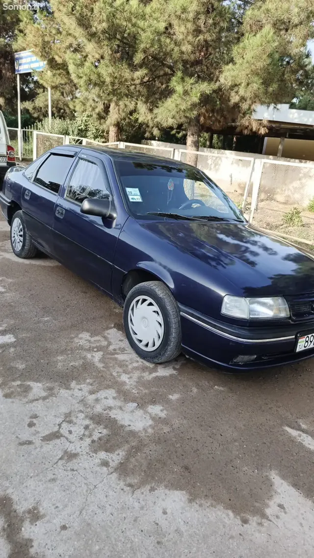 Opel Vectra A 1993 · 1.6 MT