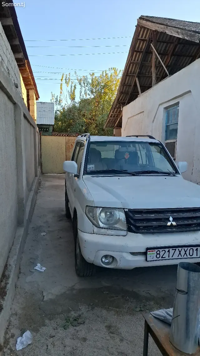 Mitsubishi Pajero iO 2003 · 2.0 AT