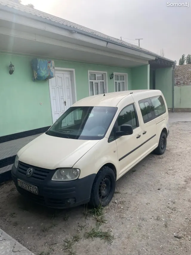 Volkswagen Touran 2010 · 1.6 MT