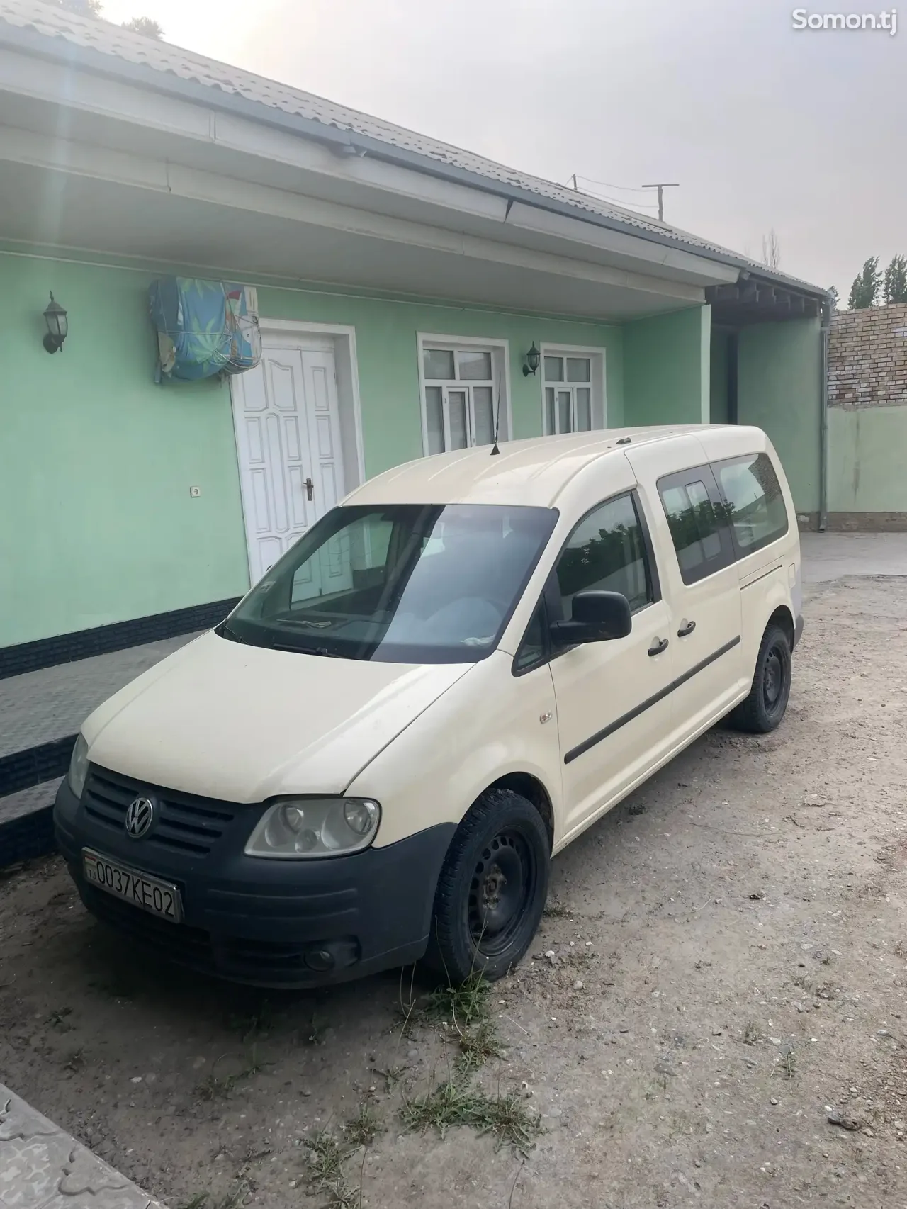 Volkswagen Touran 2010 · 1.6 MT