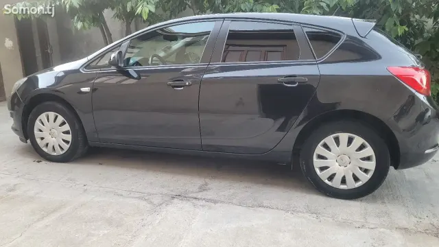 Opel Astra J 2014 · 1.4 MT