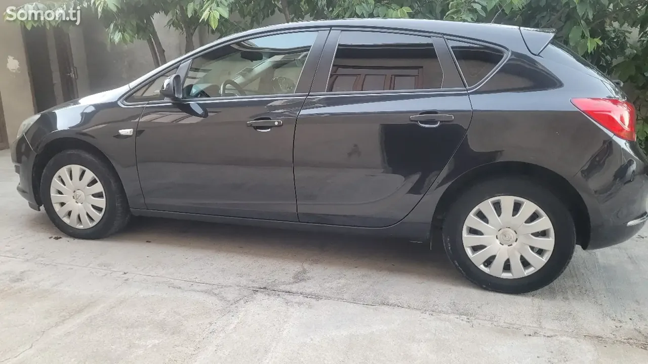 Opel Astra J 2014 · 1.4 MT