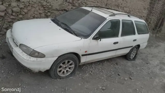 Ford Mondeo 1996 · 1.8 MT