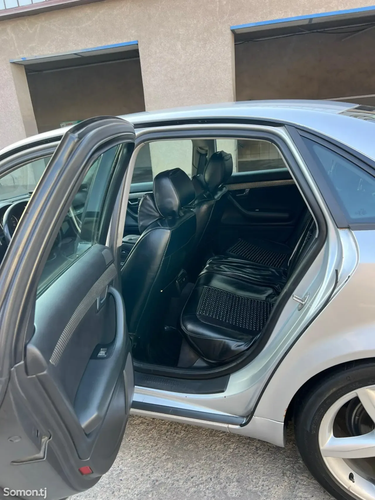 Audi A4 2002 · 1.8 AT