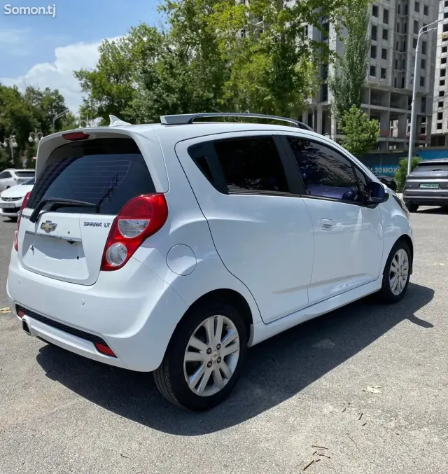 Chevrolet Spark 2014 · 1.0 AT