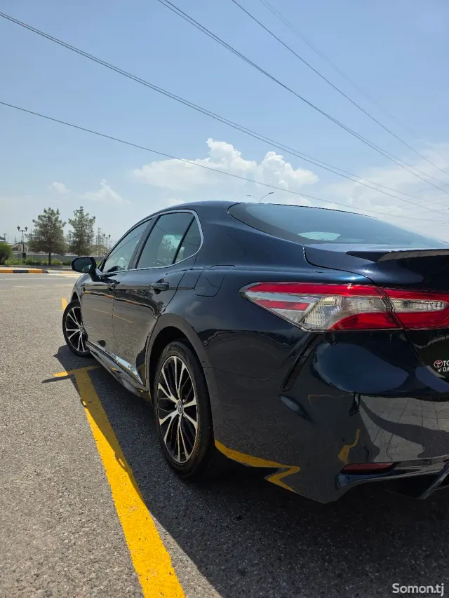 Toyota Camry 2018 · 2.5 AT