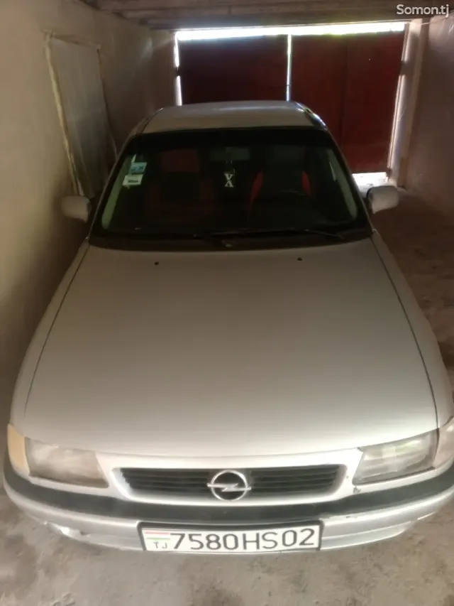 Opel Astra F 1993 · 1.6 MT