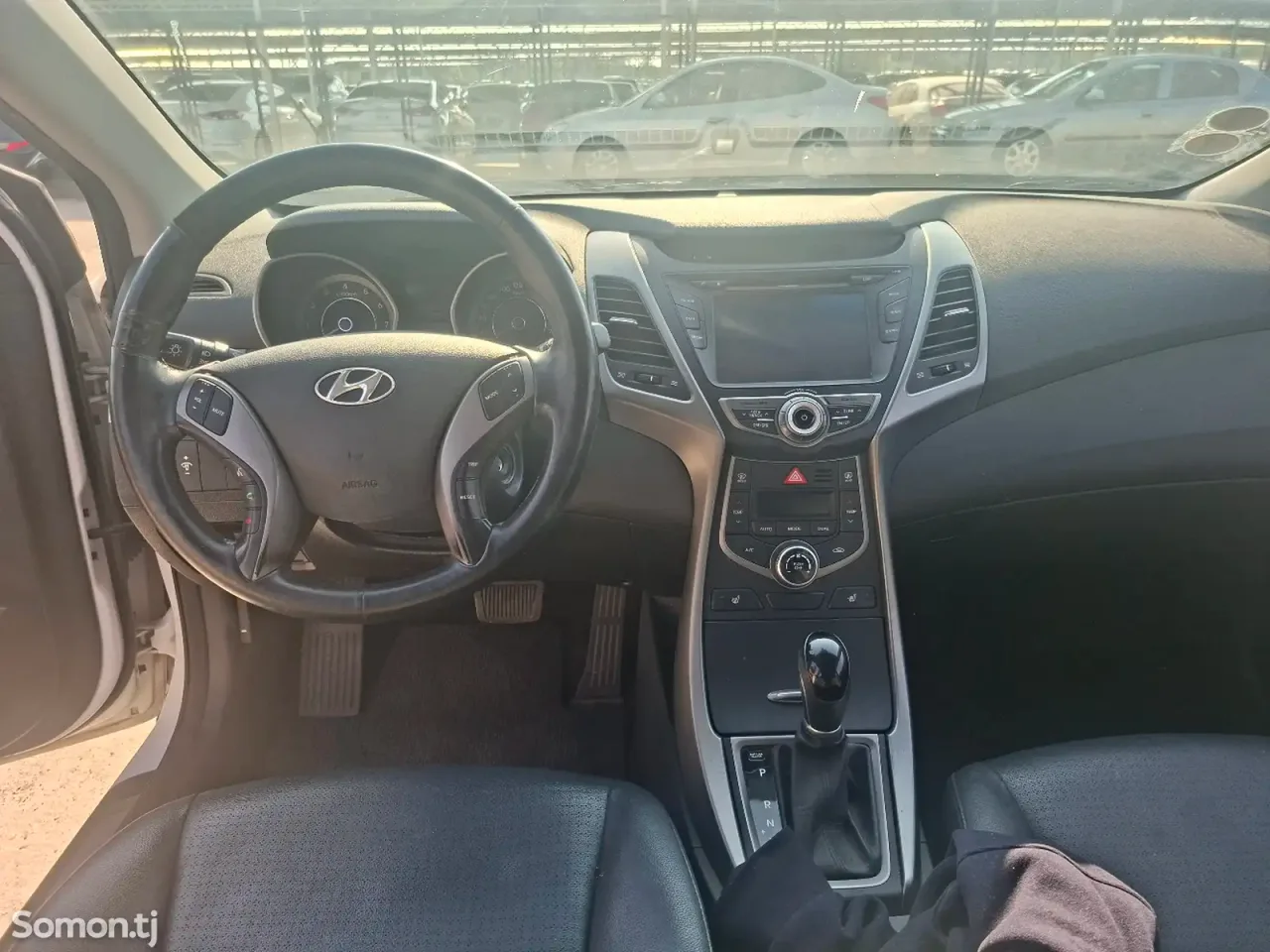 Hyundai Avante 2014 · 1.6 AT