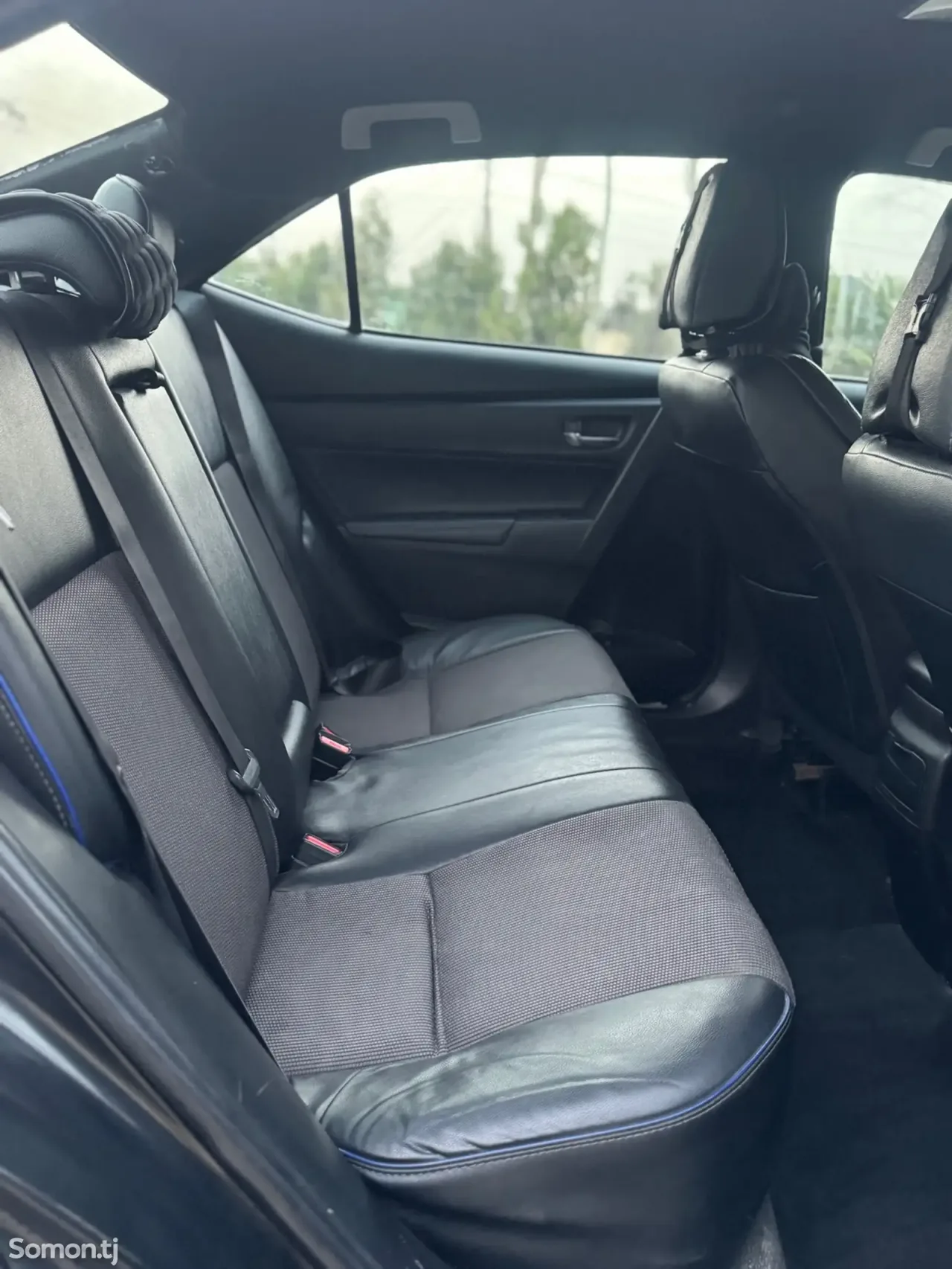 Toyota Camry 2017 · 1.8 AT
