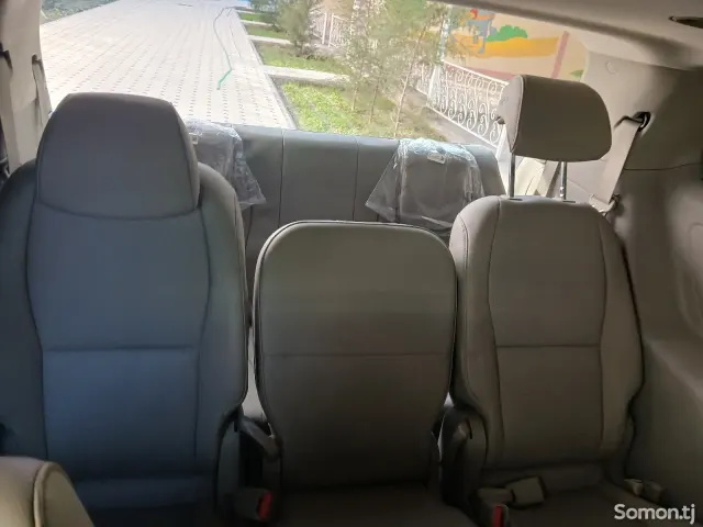 Kia Carnival 2015 · 2.2 AT