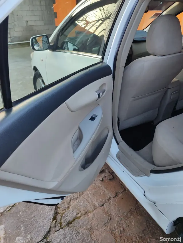Toyota Corolla 2013 · 1.8 AT