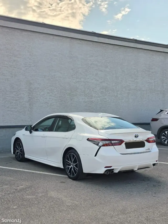Toyota Camry 2022 · 2.5 AT