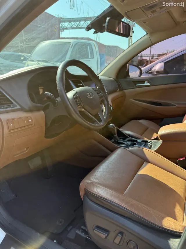 Hyundai Tucson 2015 · 2.0 AT
