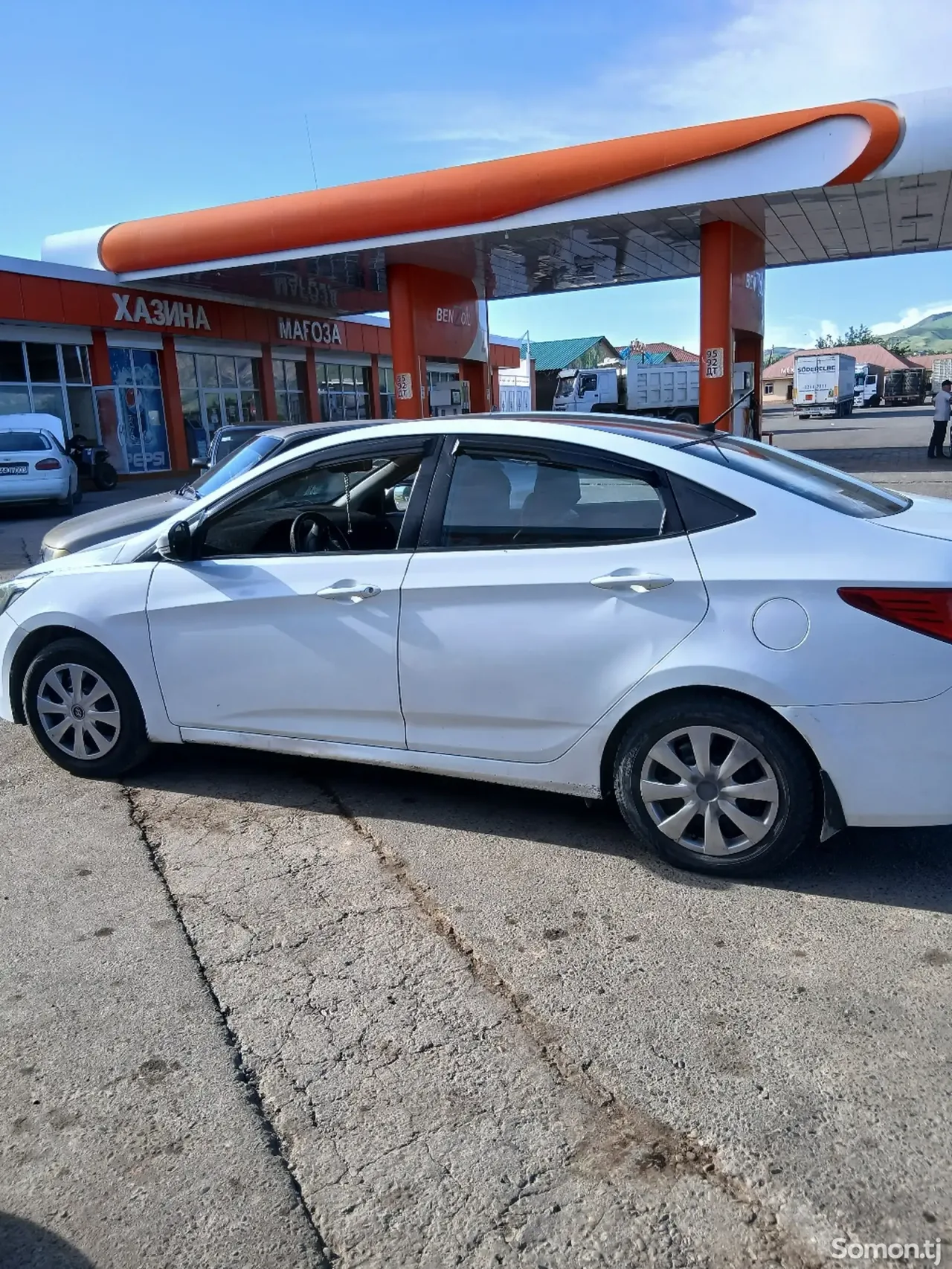 Hyundai Solaris 2015 · 1.4 MT