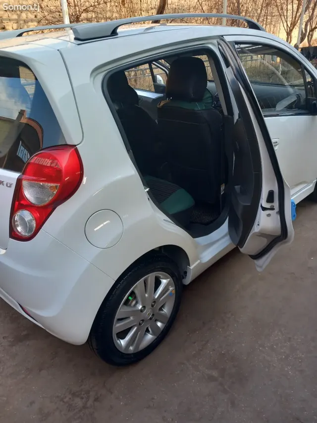 Chevrolet Spark 2014 · 1.3 AT