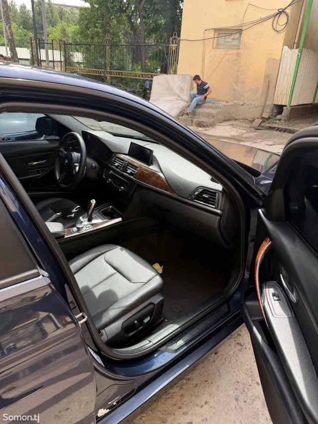BMW 3 series 2013 · 2.0 AT