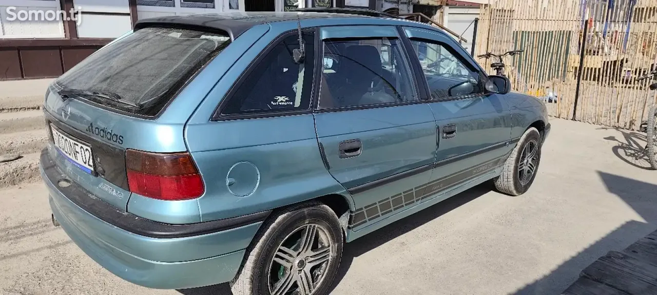 Opel Astra F 1996 · 1.6 MT