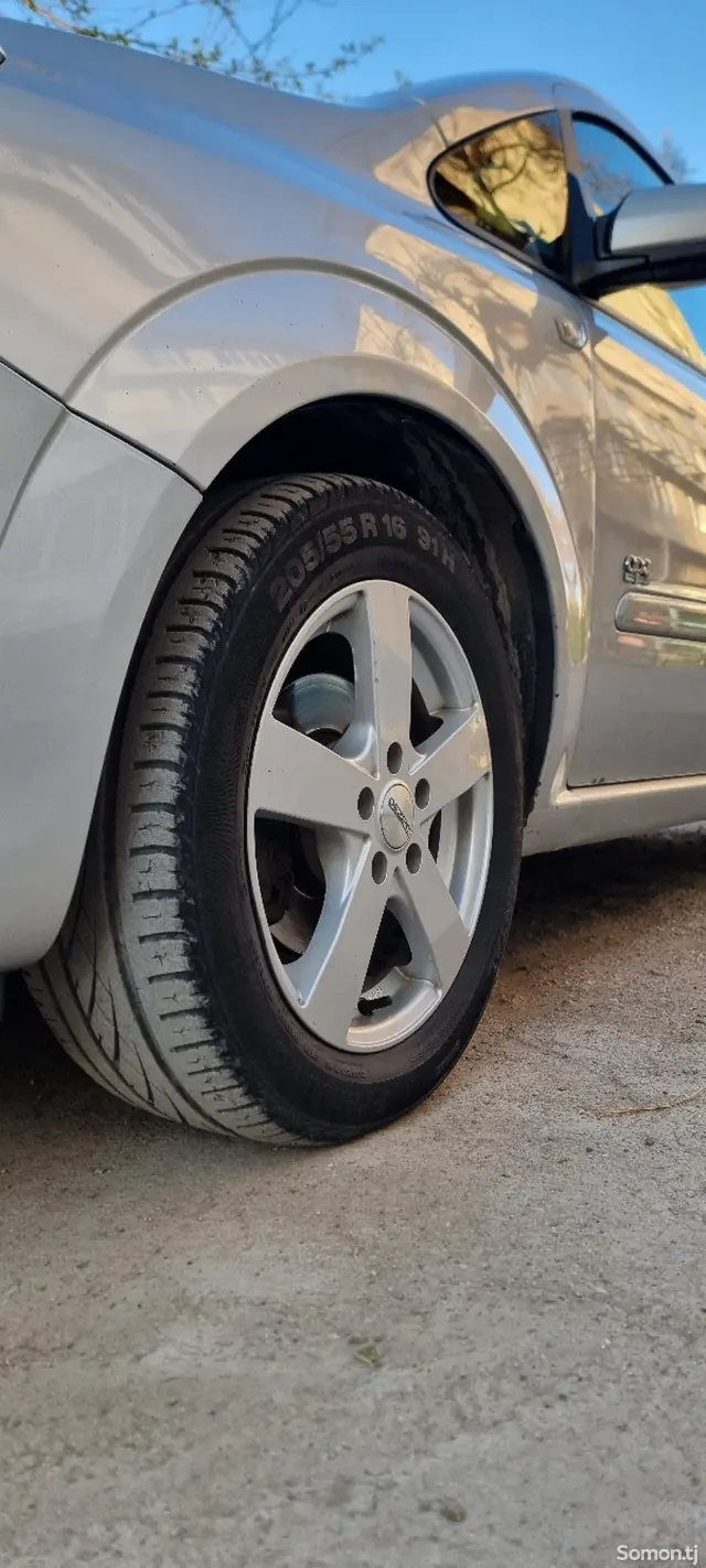Opel Zafira 2009 · 1.6 MT