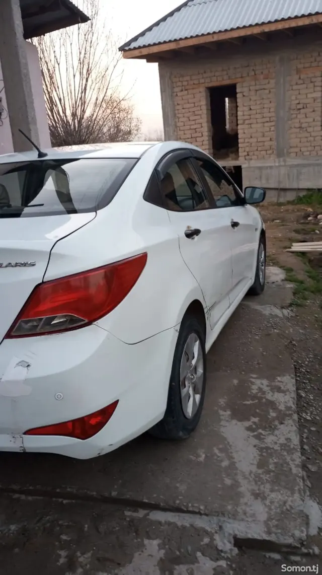 Hyundai Solaris 2015 · 1.4 MT