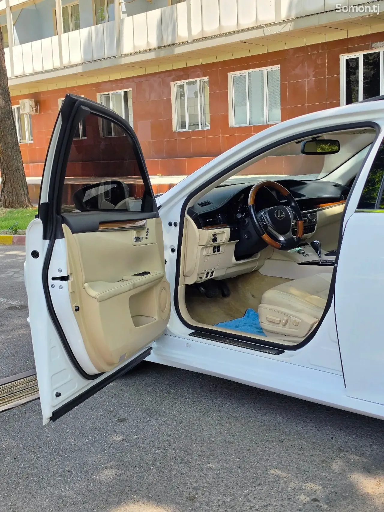 Lexus ES series 2015 · 2.5 AT