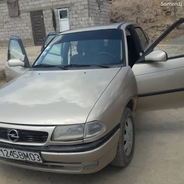 Opel Astra F 1997 · 1.6 MT