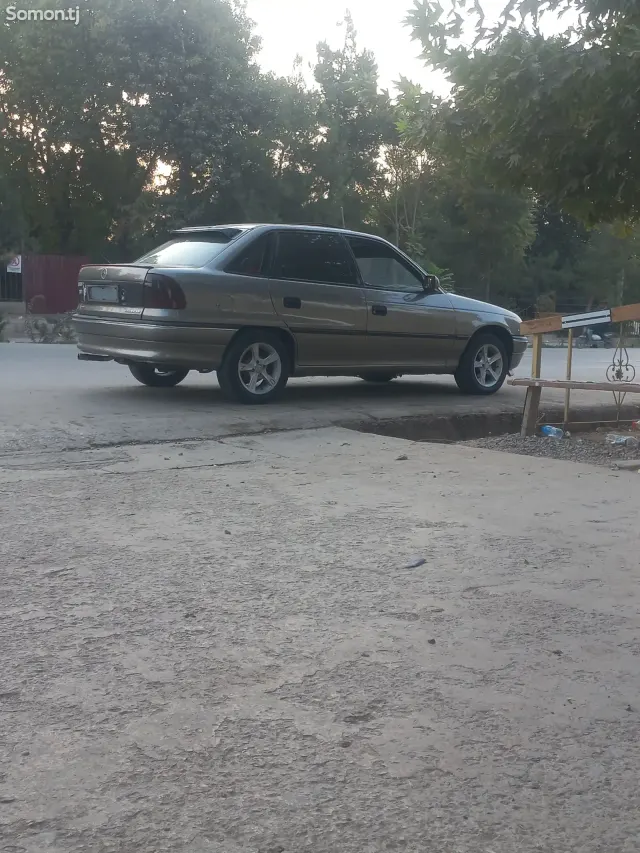 Opel Astra F 1996 · 1.6 MT
