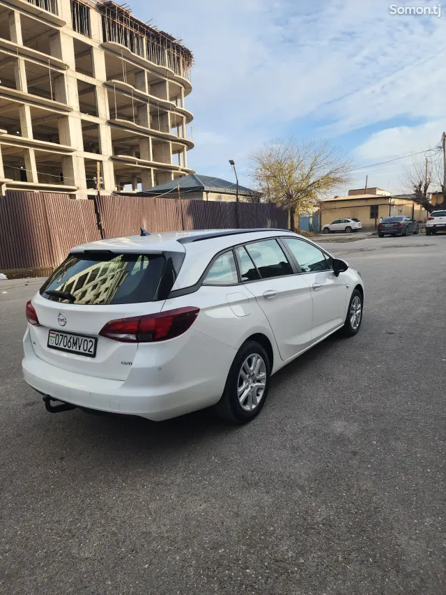 Opel Astra K 2019 · 1.6 MT