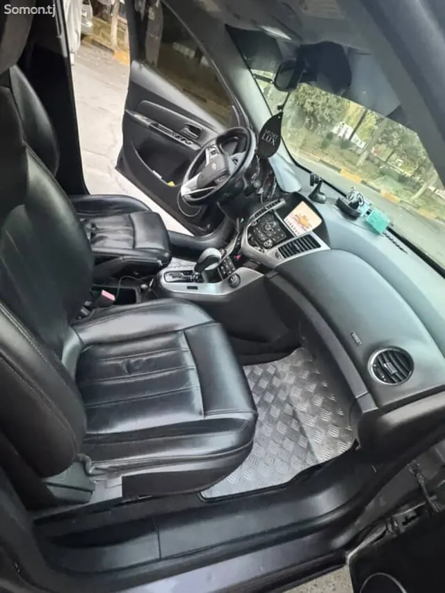 Chevrolet Cruze 2011 · 1.8 AT